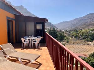 a balcony of a house with a table and chairs at Apartamento Las Tejas Mogán in Mogán