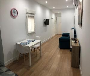 A seating area at Apartamentos Catedral Escalinata