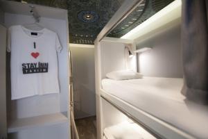 Cama ou camas em um quarto em Stay Inn Taksim Hostel