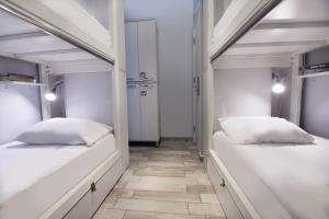 Cama ou camas em um quarto em Stay Inn Taksim Hostel