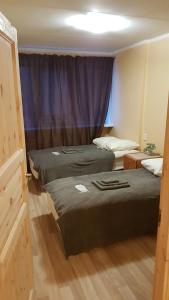 Säng eller sängar i ett rum på Adart Apartment
