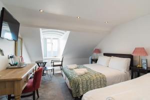 a hotel room with two beds and a desk and a desk at No 47 Marine Terrace in Aberystwyth