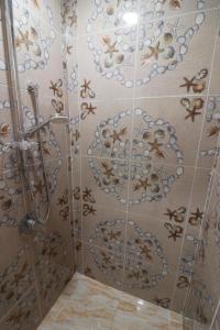 a bathroom with a shower with bees on the wall at ShineAwayHomes - Mountain View AIR CONDITIONED in Rarotonga