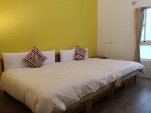 Posteľ alebo postele v izbe v ubytovaní Hengchun Inn