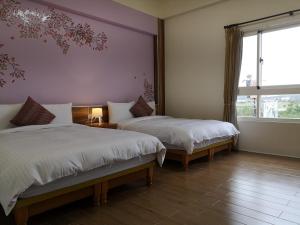 Posteľ alebo postele v izbe v ubytovaní Hengchun Inn