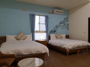 Posteľ alebo postele v izbe v ubytovaní Hengchun Inn