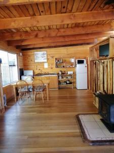 Kuchyň nebo kuchyňský kout v ubytování Minnow cabins Lower Beulah