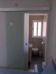 A bathroom at Marsascala Sea View Apartment HPI 7738