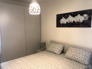 A bed or beds in a room at Marsascala Sea View Apartment HPI 7738