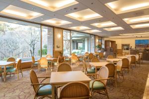 A seating area at Fuji View Hotel