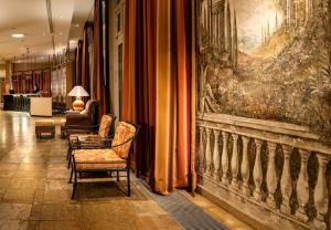 Ruang duduk di Hotel Elbflorenz Dresden