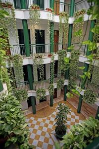 A garden outside Apartamentos Vértice Bib Rambla
