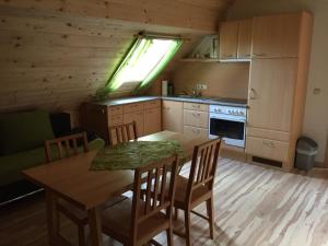 Kuchyňa alebo kuchynka v ubytovaní Haflingerhof Luef