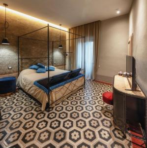 a bedroom with a bed and a rug in it at Ca de Guelfi residenza d'epoca in Arezzo
