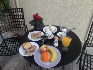 Makanan di atau berdekatan hotel