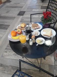 Makanan di atau berdekatan hotel