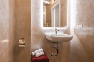 Ванная комната в Luxury Suite Sirmione
