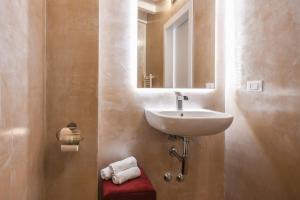 Koupelna v ubytování Luxury Suite Sirmione + 37 fotografií