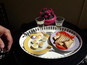 Makanan di atau berdekatan hotel