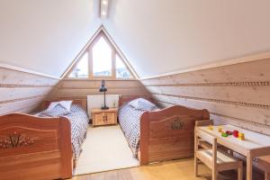 Posteľ alebo postele v izbe v ubytovaní Apartamenty Polana Sywarne Zakopane