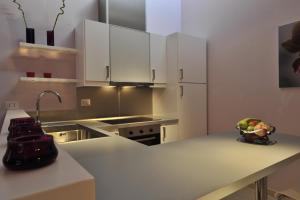 A kitchen or kitchenette at Foresteria Pellegrino