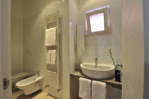 A bathroom at Foresteria Pellegrino