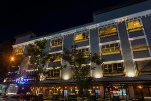 Fotografie z fotogalerie ubytování Krishna Palace Hotel v destinaci Bhayandar + 33 fotografií