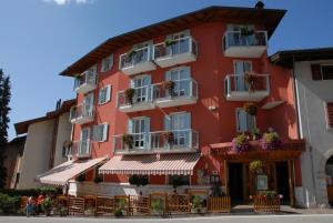 Budova, kde se hotel nachází + 37 fotografií