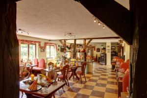 Restaurant o un lloc per menjar a Land-gut-Hotel BurgBlick