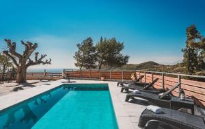 Bazén v ubytování Villa Kanalos - Private Pool & Stunning Views, by ZanteWize nebo v jeho okolí