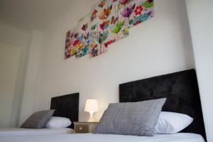 Posteľ alebo postele v izbe v ubytovaní Holidays2Malaga Terraza & junto puerto deportivo