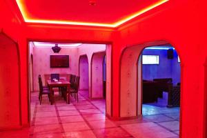 TV a/nebo společenská místnost v ubytování Grand Nakhchivan Hotel