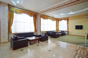 TV a/nebo společenská místnost v ubytování Grand Nakhchivan Hotel
