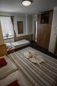 Posteľ alebo postele v izbe v ubytovaní Hotel Atlas
