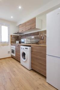 A kitchen or kitchenette at Au coeur du Panier - Vieux Port