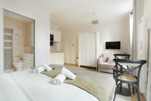 Et tv og/eller underholdning på Résidence Grands Boulevards by Studio prestige