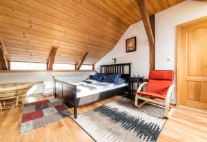 A bed or beds in a room at Žrebčín Mlynčok