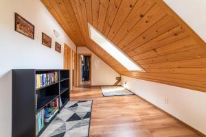 The library in Az apartmant