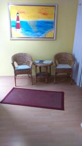 a room with two chairs and a table and a painting at Ferienwohnung St. Wigbert in Fritzlar