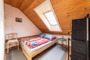 A bed or beds in a room at Žrebčín Mlynčok