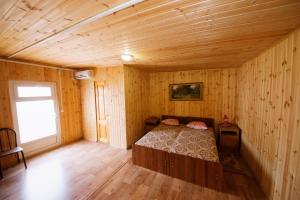 Ένα ή περισσότερα κρεβάτια σε δωμάτιο στο Zolotaya Laguna