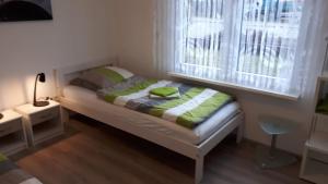 a small bedroom with a bed and a window at Ferienhaus Johannesstrasse in Homburg