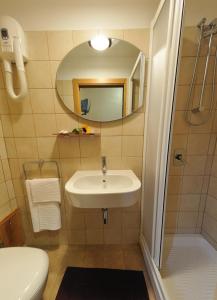 a bathroom with a sink and a mirror at B&B Castiglia in Palermo