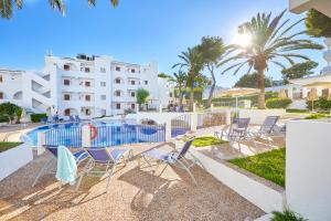 Bazén v ubytování Gavimar Cala Gran Hotel and Apartments nebo v jeho okolí