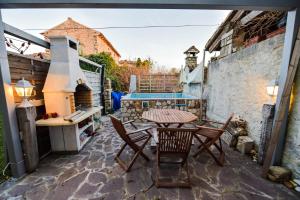 Swimmingpoolen hos eller tæt på Country House Ana