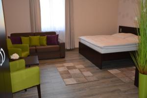 A bed or beds in a room at KMK Penzión