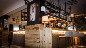 Salone o bar di Cafe-Restaurant LEO
