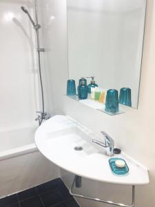 A bathroom at Apartamentos Albertos Még 26 kép