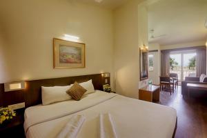 Letto o letti in una camera di The Byke Old Anchor Beach Resort & Spa