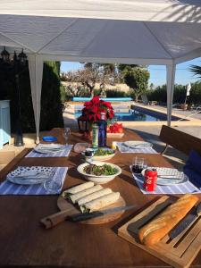 The swimming pool at or close to Casa Alestelou